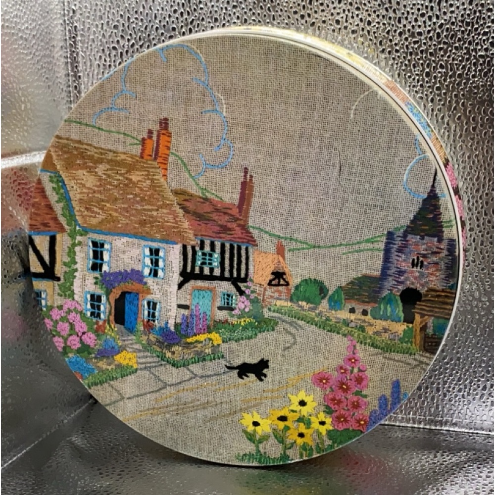 Rare Find‼️ Cottagecore Vintage Biscuit Tin England Case Manufacturing Co.